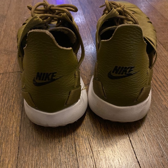 Nike Women’s Juvenate Woven Running Sneaker - Picture 3 of 8